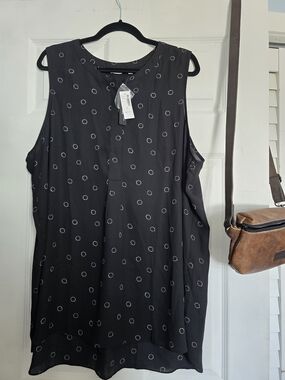 Reitmans Black Sleeveless Blouse with White Circle Print